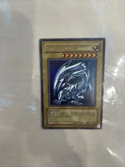 Konami Yu-Gi-Oh! TCG Blue-Eyes White Dragon SDK-001 Ultra Rare Unlimited Holo - Image 4