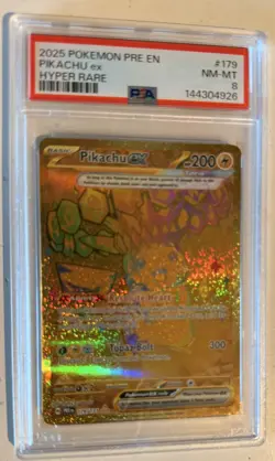 2025 POKEMON PRE EN-PRISMATIC EVOLUTIONS HYPER RARE #179 PIKACHU EX PSA 8 - Image 2