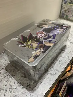 YuGiOh DUELING MIRRORS 25th ANNIVERSARY TIN - NEW SEALED - Image 2