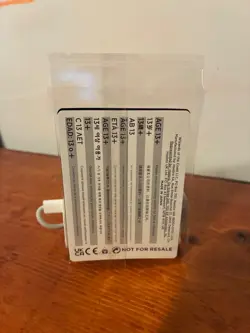 Magic the Gathering Marvel Legends Spectacular Spider-Man Battle Damaged Card - Image 2