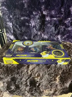 2022 Pokemon TCG Jolteon VMAX Premium Collection Box Factory Sealed - Image 3