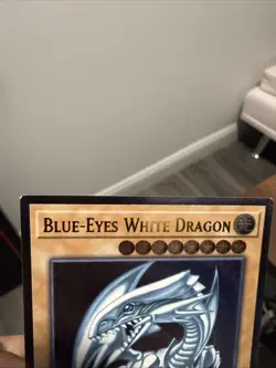 YUGIOH Blue-Eyes White Dragon OP28-EN001 Ultimate Rare LP - Image 3
