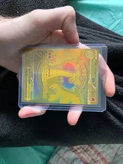 Ungraded gold Charizard card Near mint - Image 1
