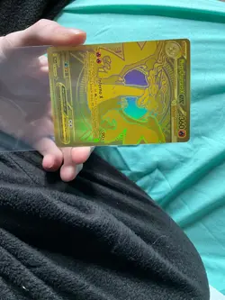 Ungraded gold Charizard card Near mint - Image 3