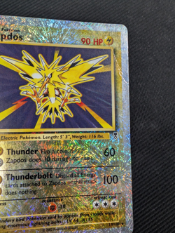 2002 Pokemon Legendary Collection Card 19/110 Zapdos Reverse Holo HP DMG Crease - Image 2