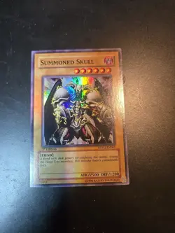 YUGIOH SUMMONED SKULL DPYG-EN002 1ST SUPER NM - Image 1