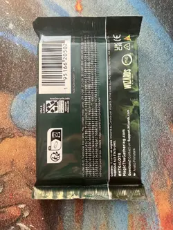 Lord of the Rings Tales of Middle-Earth, MTG Collector Booster Pack - 15 Cards 195166205021 - Image 2