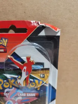 Pokemon TCG: Evolving Skies, Chilling Reign 2-Pack Blister & Pin. Dent On Case - Image 3