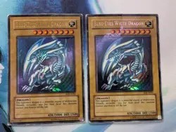 YuGiOh! Blue-Eyes White Dragon SDK-E001 Ultra Rare x 2 HP PLAYED/TAPED - Image 1