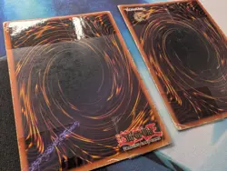 YuGiOh! Blue-Eyes White Dragon SDK-E001 Ultra Rare x 2 HP PLAYED/TAPED - Image 5