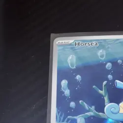 Pokemon Horsea 067/064 Illustration Rare Full Art Sv: Shrouded Fable near mint - Image 3