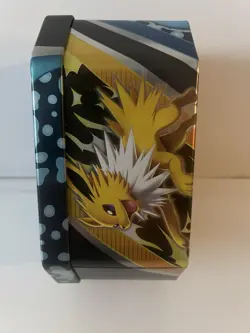 Pokemon TCG Vapereon V with 20 Random Sleeved Cards - Image 2