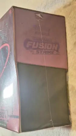 New FUSION STRIKE ETB Elite Trainer Box Sealed POKEMON MEW - Image 4