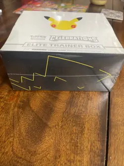Pokemon TCG: 25th Anniversary Celebrations Elite Trainer Box (2021) 820650809439 - Image 4