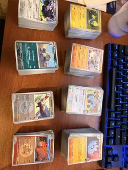 Pokemon Modern Eng Bulk Lot 800+ cards Holos and Reverses, Rares, Uncommon,SV/ME - Image 1