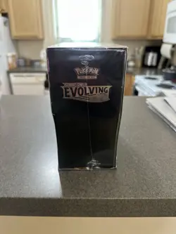 Pokemon Sword & Shield Evolving Skies Elite Trainer Box Booster 8 Packs - Image 2