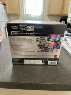 Pokemon Sword & Shield Evolving Skies Elite Trainer Box Booster 8 Packs - Image 3