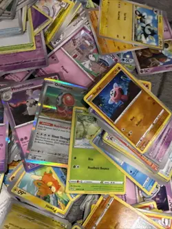 HUGE Lot of Pokemon Cards Pokemon- Almost 3lbs - Over 700 Cards - Image 5