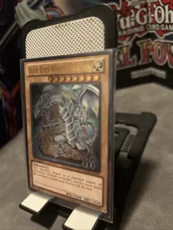 Yu-Gi-Oh! TCG Blue-Eyes White Dragon Ultimate Rare 1st Edition YSKR-EN001 - Image 2