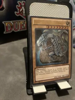 Yu-Gi-Oh! TCG Blue-Eyes White Dragon Ultimate Rare 1st Edition YSKR-EN001 - Image 3