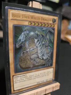 Blue-Eyes White Dragon (UTR) YSKR-EN001 Kaiba Reloaded 1st Edition - Image 1