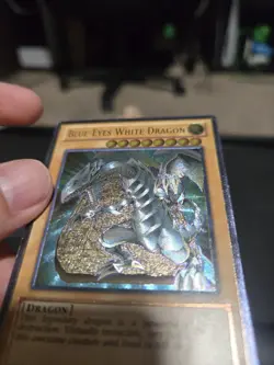Blue-Eyes White Dragon (UTR) YSKR-EN001 Kaiba Reloaded 1st Edition - Image 3