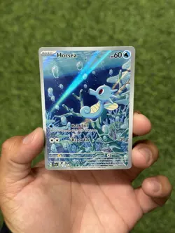 Pokemon Horsea 067/064 Illustration Rare Full Art Sv: Shrouded Fable near mint - Image 1