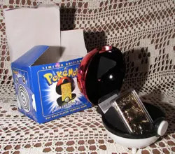 POKEMON 1999 Limited Edition POLIWHIRL 23KGold-Plated Trading Card DisplaySphere - Image 1