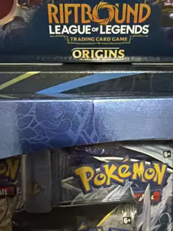 Pokemon TCG Celebrations 25th Anniversary Zacian Deluxe Pin Collection Box - Image 3