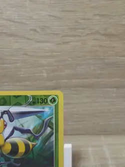 Beedrill 003/185 Reverse Holo Rare Vivid Voltage Pokemon Card - Image 3