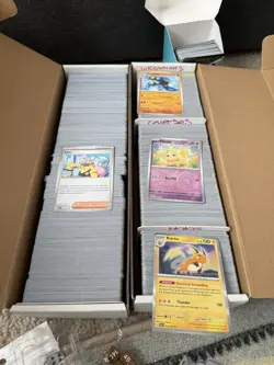 🔥Pokemon Bulk Lot Common, Uncommon And Holos With Sleeves, Dice, Boarders, Etc - Image 3