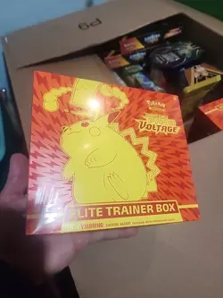 Pokemon TCG: Sword & Shield-Vivid Voltage Elite Trainer Box (133 Cards) 820650807688 - Image 1