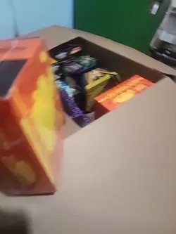 Pokemon TCG: Sword & Shield-Vivid Voltage Elite Trainer Box (133 Cards) 820650807688 - Image 2