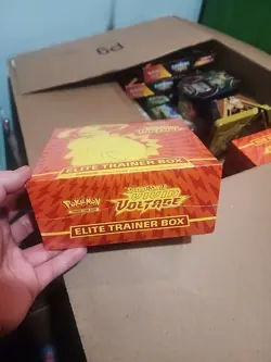 Pokemon TCG: Sword & Shield-Vivid Voltage Elite Trainer Box (133 Cards) 820650807688 - Image 5