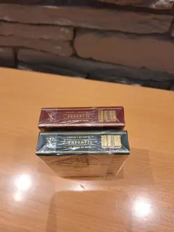 Monarchs Green V1 & Red V2 Playing Cards by Theory 11 - Image 3