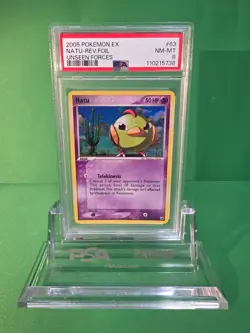 2005 POKEMON EX NATU REVERSE FOIL UNSEEN FORCES 63/115 PSA 8 - Image 1