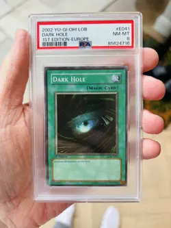 2002 YU-GI-OH! DARK HOLE LOB-E041 1ST EDITION SUPER RARE FOIL CARD PSA 8 - Image 4