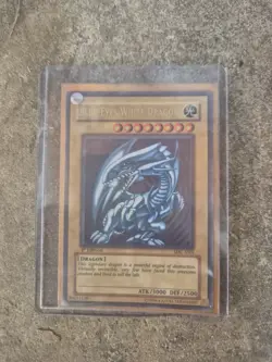 Excellent 1st Edition Australian Blue Eyes White Dragon SDK-A001 - Image 1