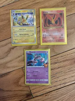 Pokemon TCG 3 Card Lot Jolteon Moltres Mewtwo Celebrations Fossil - Image 1