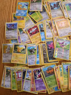 Lot Of 135 pokemon cards Pre-owned - Image 1