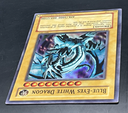 Yugioh Blue-Eyes White Dragon SKE-001 Super Rare 1st Edition - Image 3