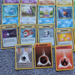 Original 1999 Pokemon 46 different base Pokemon, energy and trainer cards - Image 4