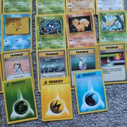 Original 1999 Pokemon 46 different base Pokemon, energy and trainer cards - Image 5