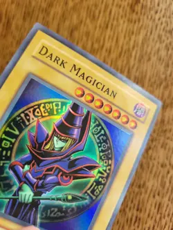 Dark Magician 1st Edition - Super Rare - Yugioh Card Holographic Card VLP - Image 3