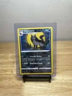Mightyena 104/185 Uncommon SWSH04: Vivid Voltage Reverse Holo Pokemon Card LP - Image 1