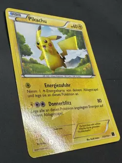 Pokemon TCG Pikachu Schwarz-Weiß 115/114 Holo Secret Rare Deutsch Near Mint - Image 2