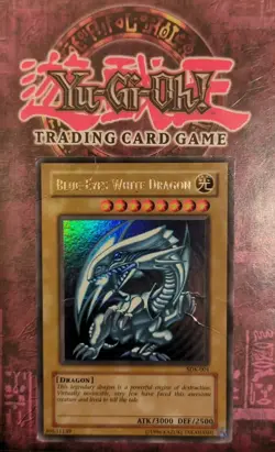 Blue Eyes White Dragon SDK-001 Heavily Played/Damaged - Image 1