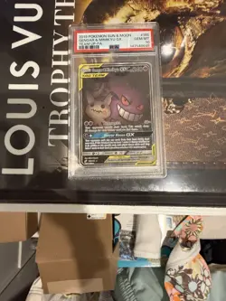 2019 POKEMON SUN & MOON TEAM UP #165 FULL ART/GENGAR & MIMIKYU GX PSA 10 - Image 1