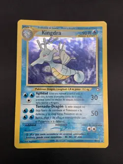 Kingdra 8/111 Neo Genesis Holo Rare Pokemon TCG LANGUAGE IS IN SPANISH - Image 1