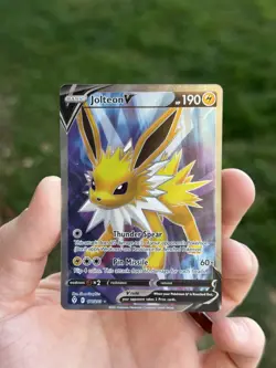 Pokemon TCG Jolteon v Full Art Card 177/203 Evolving Skies - Image 1